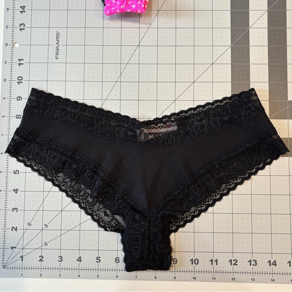 NWOT Victoria Secret Cheeky Hipster Low rise set of 4 Size M - Picture 4 of 10